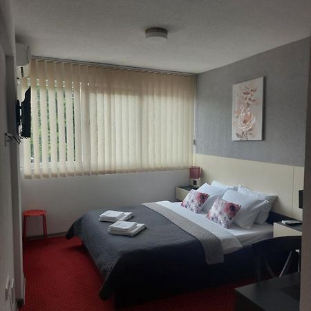 Rooms S&S Milicevic U Strogom Centru Aleksandrovca Aleksandrovac Exterior photo